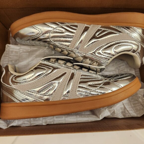 Steve Madden Silver " Madrid" Sneakers. NIB. Size 6.5 - Picture 9 of 10
